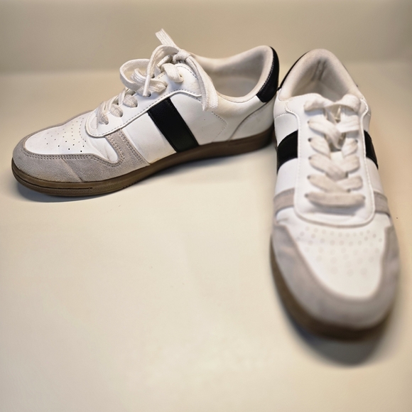Universal Thread White and Black Women's Sneakers - Picture 2 of 7